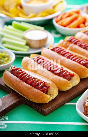 Spieltag Essen für Super Bowl, Hot Dogs Stockfoto