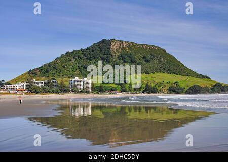 Blick auf den Strand, Mount Maunganui, Tauranga, Bay of Plenty, North Island, Neuseeland Stockfoto