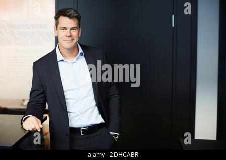 Portrait von zuversichtlich reife Geschäftsmann im Büro Stockfoto