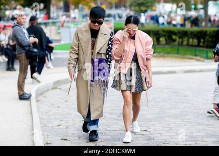 Street Style, Declan Chan und Tina Leung Ankunft in Elie Saab Frühjahr-Sommer 2018 Show im Grand Palais, in Paris, Frankreich, am 30. September 2017 statt. Foto von Marie-Paola Bertrand-Hillion/ABACAPRESS.COM Stockfoto