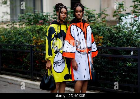 Street Style, Ankunft in Mugler Frühjahr-Sommer 2018 Show am Trocadero, in Paris, Frankreich, am 30. September 2017 statt. Foto von Marie-Paola Bertrand-Hillion/ABACAPRESS.COM Stockfoto