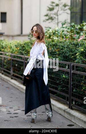 Street Style, bei der Mugler Spring-Summer 2018 Show am Trocadero, in Paris, Frankreich, am 30. September 2017. Foto von Marie-Paola Bertrand-Hillion/ABACAPRESS.COM Stockfoto