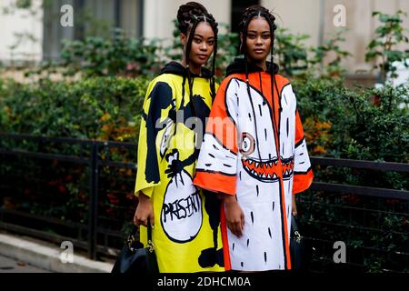 Street Style, Ankunft in Mugler Frühjahr-Sommer 2018 Show am Trocadero, in Paris, Frankreich, am 30. September 2017 statt. Foto von Marie-Paola Bertrand-Hillion/ABACAPRESS.COM Stockfoto