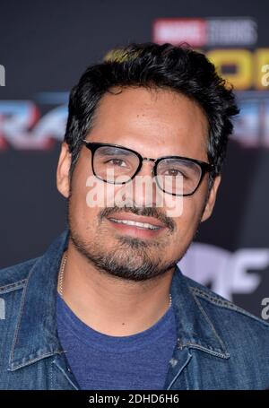 Michael Pena nimmt an der Premiere von Disney und Marvels 'Thor: Ragnarok' im El Capitan Theatre am 10. Oktober 2017 in Los Angeles, CA, USA Teil. Foto von Lionel Hahn/ABACAPRESS.COM Stockfoto