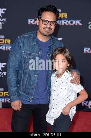 Michael Pena nimmt an der Premiere von Disney und Marvels 'Thor: Ragnarok' im El Capitan Theatre am 10. Oktober 2017 in Los Angeles, CA, USA Teil. Foto von Lionel Hahn/ABACAPRESS.COM Stockfoto