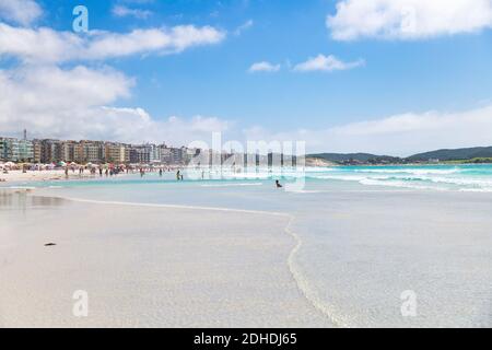 Do Forte Beach in Cabo Frio, Rio de Janeiro, Brasilien. Panoramablick. Stockfoto