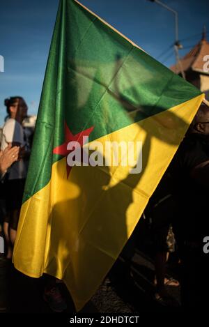 Demonstranten marschieren am 26. Oktober 2017 in Cayenne, Französisch-Guayana, während eines offiziellen Besuchs des französischen Präsidenten Emmanuel Macron. Foto von Eliot Blondt/ABACAPRESS.COM Stockfoto