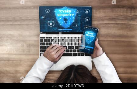 Cyber Security und Digital Data Protection Konzept. Grafische Symbolschnittstelle mit sicherer Firewall-Technologie für den Schutz vor Online-Datenzugriff Stockfoto