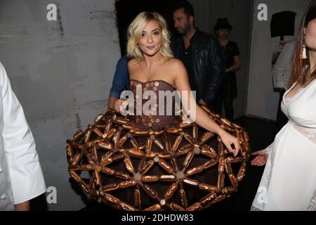 Priscilla Betti backstage lors du defile d’ouverture du 23e Salon du Chocolat a la Porte de Versailles a Paris, Frankreich, le 27 octobre 2017. Foto von Jerome Domine/ABACAPRESS.COM Stockfoto