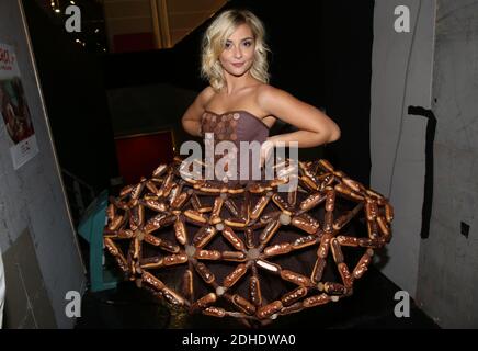 Priscilla Betti backstage lors du defile d’ouverture du 23e Salon du Chocolat a la Porte de Versailles a Paris, Frankreich, le 27 octobre 2017. Foto von Jerome Domine/ABACAPRESS.COM Stockfoto