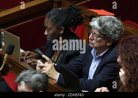 Daniele Obono Mitglied des Parlaments von La France Insoumise während einer Sitzung der "Fragen an die Regierung" bei der französischen Nationalversammlung in Paris, Frankreich am 14. November 2017. Foto von Henri Szwarc/ABACAPRESS.COM Stockfoto