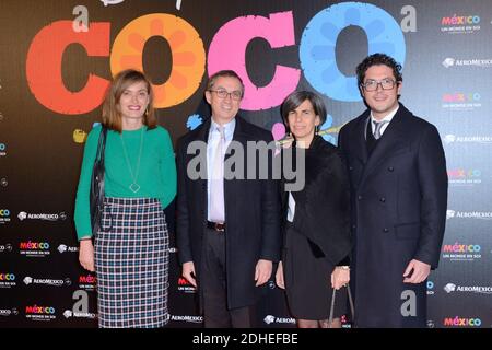 Regisseur Lee Unkrich, Produzentin Darla K.Anderson und Gäste der Coco Premiere, einem Disney-Pixar-Animationsfilm, der am 14. November 2017 im Grand Rex Kino in Paris, Frankreich, stattfand. Foto von Aurore Marechal/ABACAPRESS.COM Stockfoto