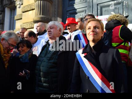 Gerard Filoche, Clementine Autain während einer Demonstration zur Unterstützung von 9 Mitarbeitern des PSA Peugeot Poissy-Werks, die beschuldigt wurden, am 16. November 2017 vor dem Hohen Gericht in Versailles bei Paris einen Vorgesetzten einsperren zu lassen. 2017. Foto von Christian Liewig/ABACAPRESS.COM Stockfoto