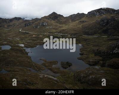 Laguna Toreadora vom Cerro San Luis im El Cajas Nationalpark Hügel Tundra Grasland, Cuenca Ecuador Anden Stockfoto