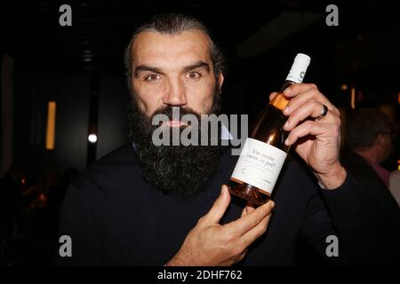 Sebastien Chabal, ehemaliger französischer Rugbyspieler, der für Sale Sharks, Racing Metro 92 Paris und die französische Nationalmannschaft spielte, präsentiert seine mit Hilfe von Christophe Novara und Les Vignerons Du Cellier des Chartreux entworfenen Weine im Le Roch Hotel in Paris, Frankreich, 30. November 2017. Foto von Jerome Domine/ABACAPRESS.COM Stockfoto