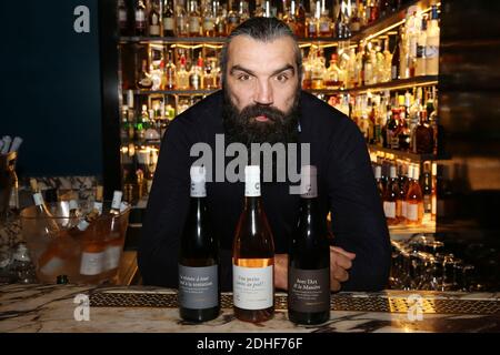 Sebastien Chabal, ehemaliger französischer Rugbyspieler, der für Sale Sharks, Racing Metro 92 Paris und die französische Nationalmannschaft spielte, präsentiert seine mit Hilfe von Christophe Novara und Les Vignerons Du Cellier des Chartreux entworfenen Weine im Le Roch Hotel in Paris, Frankreich, 30. November 2017. Foto von Jerome Domine/ABACAPRESS.COM Stockfoto