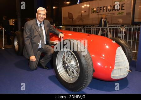 Grand-Sohn von Guiseppe Farina ( aka Nino Farina) erster F1-Champion mit legendären Alfetta 158 Posen während der FIA Hall of Fame Induction Ceremony im Automobile Club De France am 4. Dezember 2017 in Paris, Frankreich. Der italienische Automobilhersteller Alfa Romeo hat in Zusammenarbeit mit sauber seine Rückkehr in die Formel 1 angekündigt. Nach 30 Jahren wird das F1-Team von Alfa Romeo sauber ab der Saison 2018 mit 2018 Ferrari-Motoren an den Start gehen. Die legendäre italienische Firma war einst die dominierende Kraft, als die Formel-1-Weltmeisterschaft 1950 begann. Autos wie der Supercharger 158 und Alfe Stockfoto