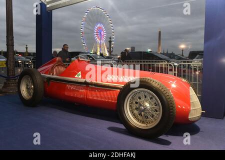 Der legendäre Alfetta 158 wird während der FIA Hall of Fame Induction Ceremony im Automobile Club De France am 4. Dezember 2017 in Paris, Frankreich, vorgestellt. Der italienische Automobilhersteller Alfa Romeo hat in Zusammenarbeit mit sauber seine Rückkehr in die Formel 1 angekündigt. Nach 30 Jahren wird das F1-Team von Alfa Romeo sauber ab der Saison 2018 mit 2018 Ferrari-Motoren an den Start gehen. Die legendäre italienische Firma war einst die dominierende Kraft, als die Formel-1-Weltmeisterschaft 1950 begann. Autos wie der Supercharger 158 und Alfetta 159 zeigten das Beste aus der Automobiltechnik Stockfoto