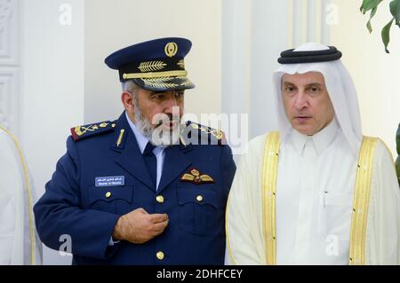 Akbar Al Baker, CEO von Qatar Airways (rechts), nimmt am 7. Dezember 2017 an einer Vertragszeremonie im Emiri Diwan in Doha, Katar, Teil, als er einen Tag lang den Golfstaat besuchte. Foto von Ammar Abd Rabbo/ABACAPRESS.COM Stockfoto