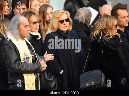 Nathalie Baye, Sylvie Vartan Laura Hallyday nach der Trauerfeier, die zum Gedenken an Johnny Hallyday am 9. dezember in Paris, Frankreich, organisiert wurde, 2017.der Begräbniskonvoi startete vom Arc de Triomphe und kam dann über die Champs Elysées zum Place de la Concorde, bevor er zur Kirche La Madeleine für einen Gottesdienst ging. Der Präsident der Republik und seine Frau nahmen am Gottesdienst Teil. Johnny Hallyday's Musiker begleiteten den Begräbniskonvoi während der Prozession.Foto: Christian Liewig/ ABACAPRESS.COM Stockfoto