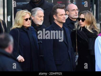 Sylvie Vartan , Laura Smet , David Hallyday nach der Trauerfeier, die zum Gedenken an Johnny Hallyday in Paris, Frankreich, am 9. dezember organisiert wurde, 2017.der Begräbniskonvoi startete vom Arc de Triomphe und kam dann über die Champs Elysées zum Place de la Concorde, bevor er zur Kirche La Madeleine für einen Gottesdienst ging. Der Präsident der Republik und seine Frau nahmen am Gottesdienst Teil. Johnny Hallyday's Musiker begleiteten den Begräbniskonvoi während der Prozession.Foto: Christian Liewig/ ABACAPRESS.COM Stockfoto