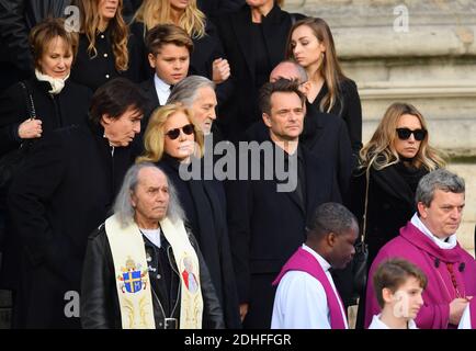 Sylvie Vartan, David Hallyday Laura Smet , Cameron Smet, Tony Scotti, Nathalie Baye, nach der Trauerfeier zum Gedenken an Johnny Hallyday in Paris, Frankreich am 9. dezember, 2017.der Begräbniskonvoi startete vom Arc de Triomphe und kam dann über die Champs Elysées zum Place de la Concorde, bevor er zur Kirche La Madeleine für einen Gottesdienst ging. Der Präsident der Republik und seine Frau nahmen am Gottesdienst Teil. Johnny Hallyday's Musiker begleiteten den Begräbniskonvoi während der Prozession.Foto: Christian Liewig/ ABACAPRESS.COM Stockfoto