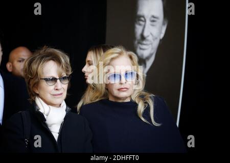 Nathalie Baye und Sylvie Vartan während der Trauerfeier für Johnny Hallyday in der Eglise de la Madeleine (La Madeleine Kirche) in Paris, am 9. Dezember 2017. Foto vonDenis Allard/Pool/ABACAPRESS.COM Stockfoto