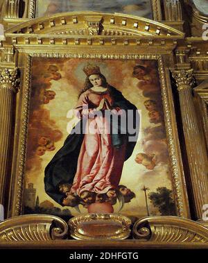 La Inmaculada Concepción en el retablo de la capilla de San Pedro (Kathedrale von Sevilla). Stockfoto