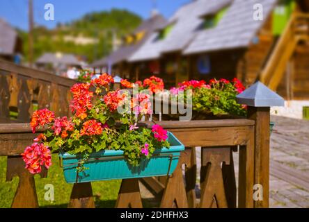 Traditionelles Dorf Drvengrad Mecavnik - Serbien Stockfoto