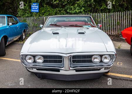 Tybee Island, GA - 3. Oktober 2020: 1968 Pontiac Firebird auf einer lokalen Auto-Show. Stockfoto