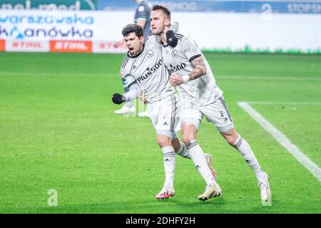 Andre Martins und Tomas Pekhart von Legia feiern ein Tor während des polnischen PKO Ekstraklasa League-Spiels zwischen Legia Warszawa und Lechia Danzig im Marschall Jozef Pilsudski Legia Warsaw Municipal Stadium.(Endstand; Legia Warszawa 2:0 Lechia Danzig) Stockfoto