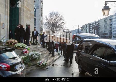 Atmosphäre bei der Beerdigung von Andree Sarkozy aka Dadue, Mutter des ehemaligen französischen Präsidenten Nicolas Sarkozy, in der Saint-Jean-Baptiste Kirche in Neuilly-Sur-seine, Frankreich am 18. Dezember 2017. Foto von ABACAPRESS.COM Stockfoto