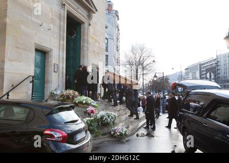 Atmosphäre bei der Beerdigung von Andree Sarkozy aka Dadue, Mutter des ehemaligen französischen Präsidenten Nicolas Sarkozy, in der Saint-Jean-Baptiste Kirche in Neuilly-Sur-seine, Frankreich am 18. Dezember 2017. Foto von ABACAPRESS.COM Stockfoto