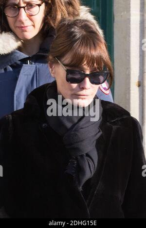 Carla Bruni-Sarkozy während der Beerdigung von Andree Sarkozy aka Dadue, Mutter des ehemaligen französischen Präsidenten Nicolas Sarkozy, in der Saint-Jean-Baptiste Kirche in Neuilly-Sur-seine, Frankreich am 18. Dezember 2017. Foto von ABACAPRESS.COM Stockfoto