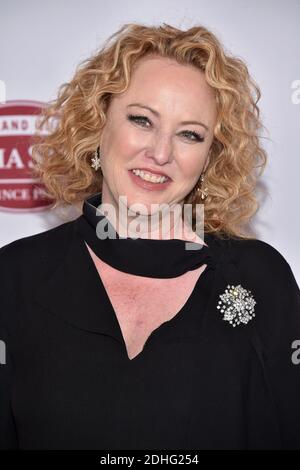 Virginia Madsen nimmt an der Premiere von Paramount Pictures' 'Downsizing' im Regency Village Theater am 18. Dezember 2017 in Los Angeles, CA, USA Teil. Foto von Lionel Hahn/ABACAPRESS.COM Stockfoto