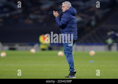 London, Großbritannien. Dezember 2020. Jose Mourinho von Tottenham Hotspur nach dem Europa League Spiel zwischen Tottenham Hotspur und Royal Antwerp im Tottenham Hotspur Stadium in London. Kredit: Holly Allison/TPI/Alamy Live Nachrichten Stockfoto