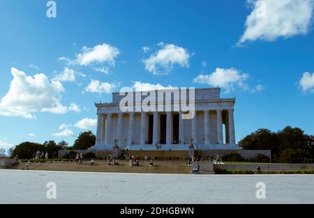 Blick auf ein historisches Gebäude mit römischer Architektur und Blau Hintergrund Stockfoto