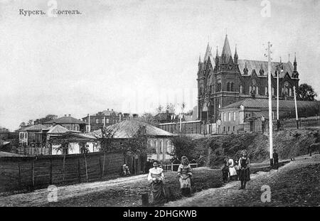 Kursk katholische Kirche zu Beginn des XX. Jahrhunderts (Blick von Nischnejaja Gostinnaja Straße). Stockfoto