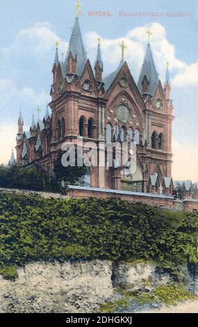 Kursker katholische Kirche zu Beginn des XX. Jahrhunderts (Farbpostkarte). Stockfoto