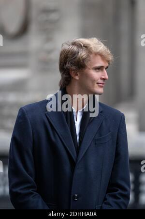 London, Großbritannien. Dezember 2020. Deutscher Tennisstar Alexander Zverev am High Court in einem Rechtsstreit mit Patricio Apey Gründer des Londoner Sportmanagement-Unternehmens, die begann, ihn zu vertreten, als er ein Teenager war. Zverev, 23, hat Ace Group International verklagt und eine „rechtswidrige Handelsbeschränkung“ behauptet. 10. Dezember 2020, Rolls Building, High Court, Royal Courts of Justice, London, England, Vereinigtes Königreich Kredit: Jeff Gilbert/Alamy Live News Stockfoto