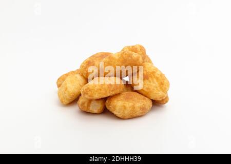 Brauner Reiskracker auf weißem Hintergrund Stockfoto