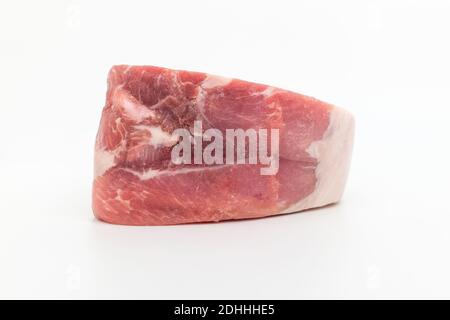 Dickes Schweinefleisch auf weißem Hintergrund Stockfoto