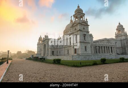 Victoria Memorial Kolkata antike Kolonialarchitektur bei Sonnenaufgang Stockfoto