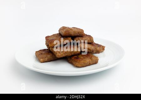 Gerichte mit Stampffleisch im Hintergrund Stockfoto