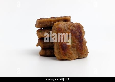 Gerichte mit Stampffleisch im Hintergrund Stockfoto