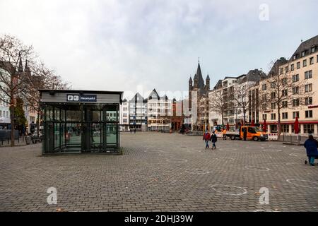 Heumarkt in Köln, wenige Passanten während der Sperrung aufgrund der Coronavirus-Pandemie Stockfoto