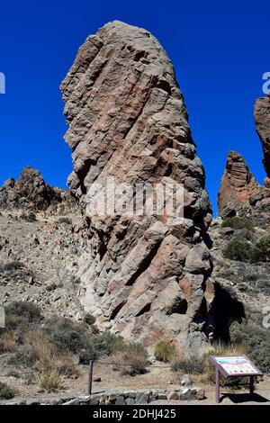 Spanien, Kanarische Inseln, Teneriffa, Informationstafel an der Felsformation Los Roques de Garcia Stockfoto