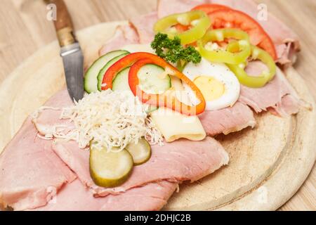 Sandwich mit Messer Stockfoto