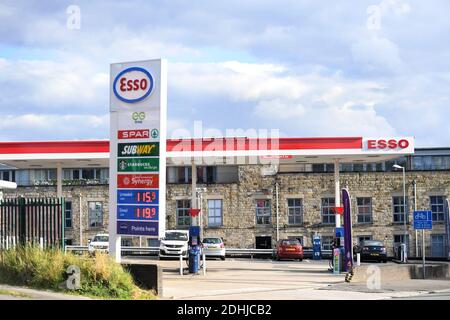 GV von ESSO SPAR Euro Garagen auf Brandlesholme Road, Bury, Donnerstag, 1. Oktober 2020. Supermarktkette Asda wird an zwei Brüder von Blackburn in einem Deal im Wert von £6,8 Mrd. verkauft werden. Die neuen Eigentümer Mohsin und Zuber Issa, die von der Investmentfirma TDR Capital unterstützt wurden, gründeten 2001 ihr Euro-Garagengeschäft mit einer einzigen Tankstelle in Bury, die sie für £150,000 kauften. Das Unternehmen hat mittlerweile Standorte in Europa, den USA und Australien und einen Jahresumsatz von rund 18 Mrd. £. Stockfoto