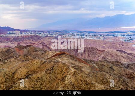 Blick auf den Berg Tzfahot, Eilat und den Golf von Aqaba. Eilat Mountains, Süd-Israel Stockfoto